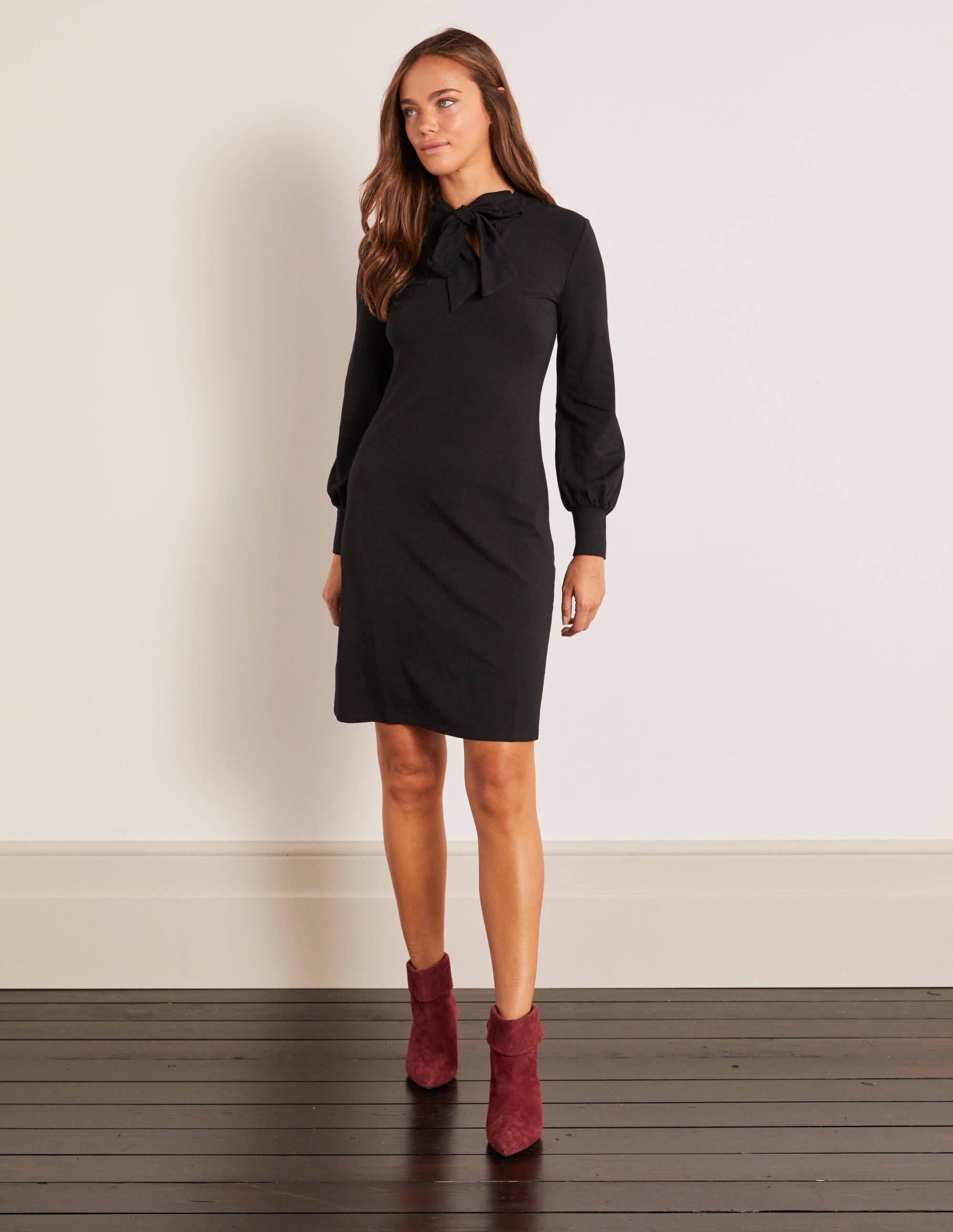 black fitted shift dress
