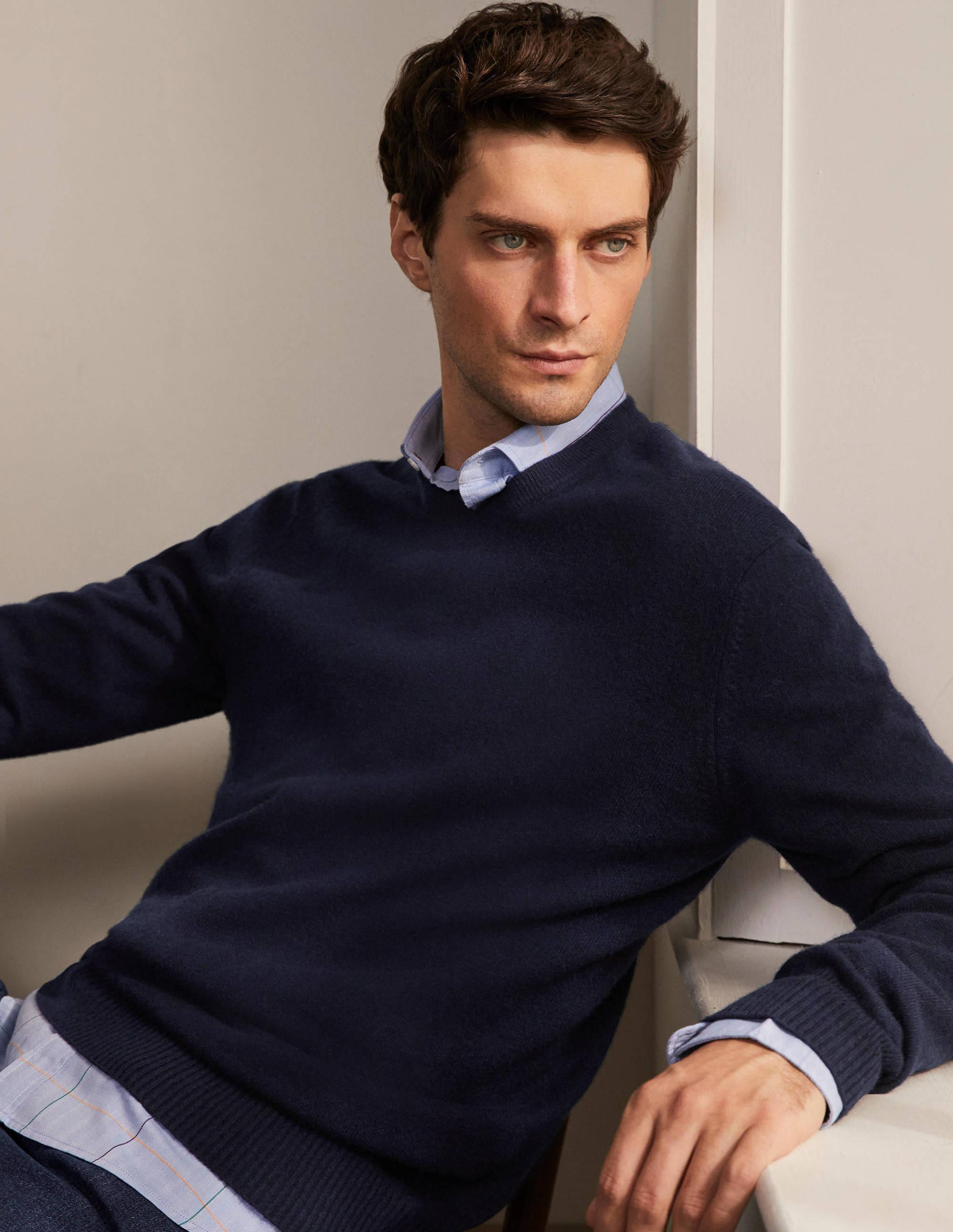 Pull col V en cachemire NVY Homme Boden, Bleu marine