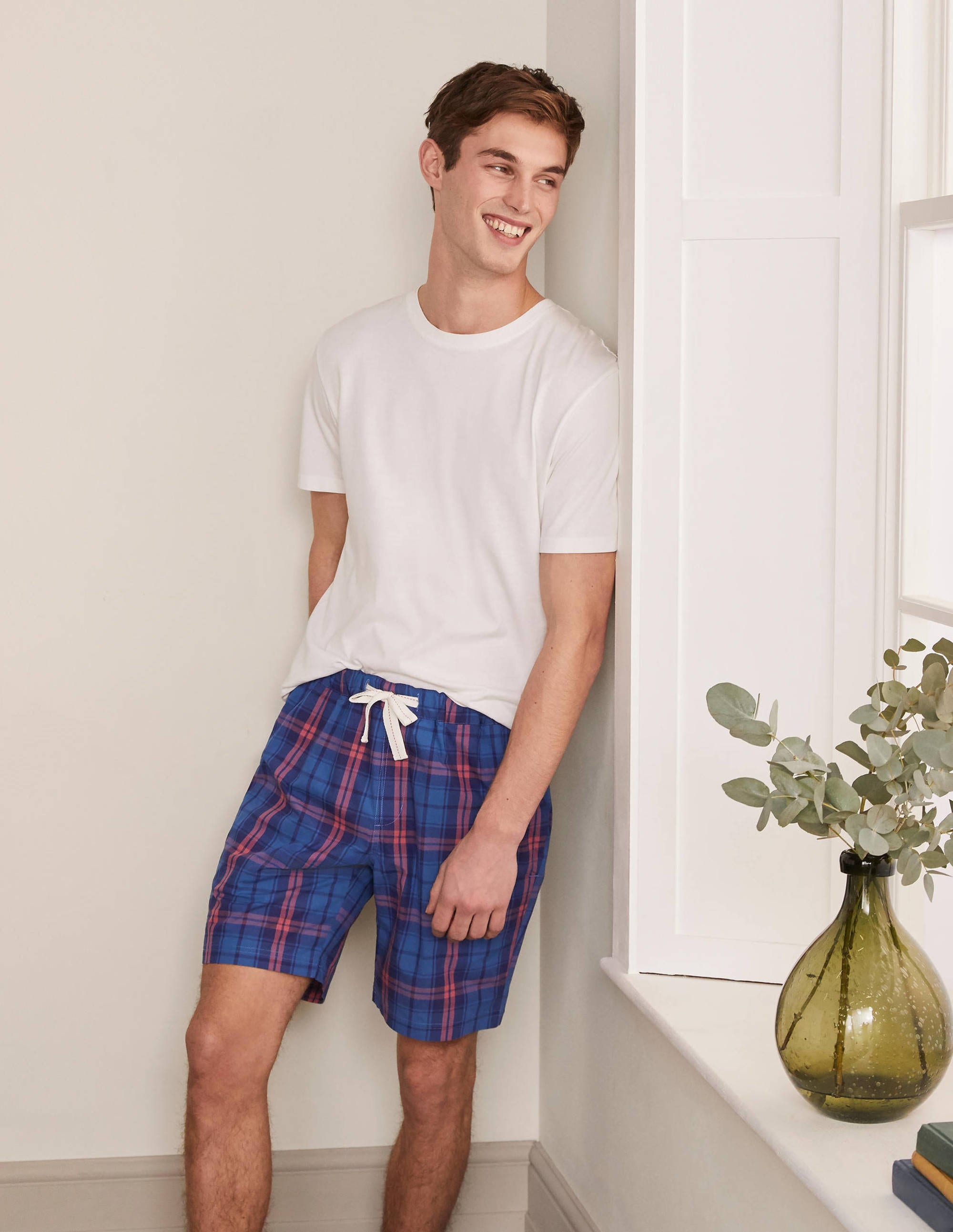 Short de pyjama en popeline de coton MLT Homme Boden, Duke Blue/Dusky Rose Check