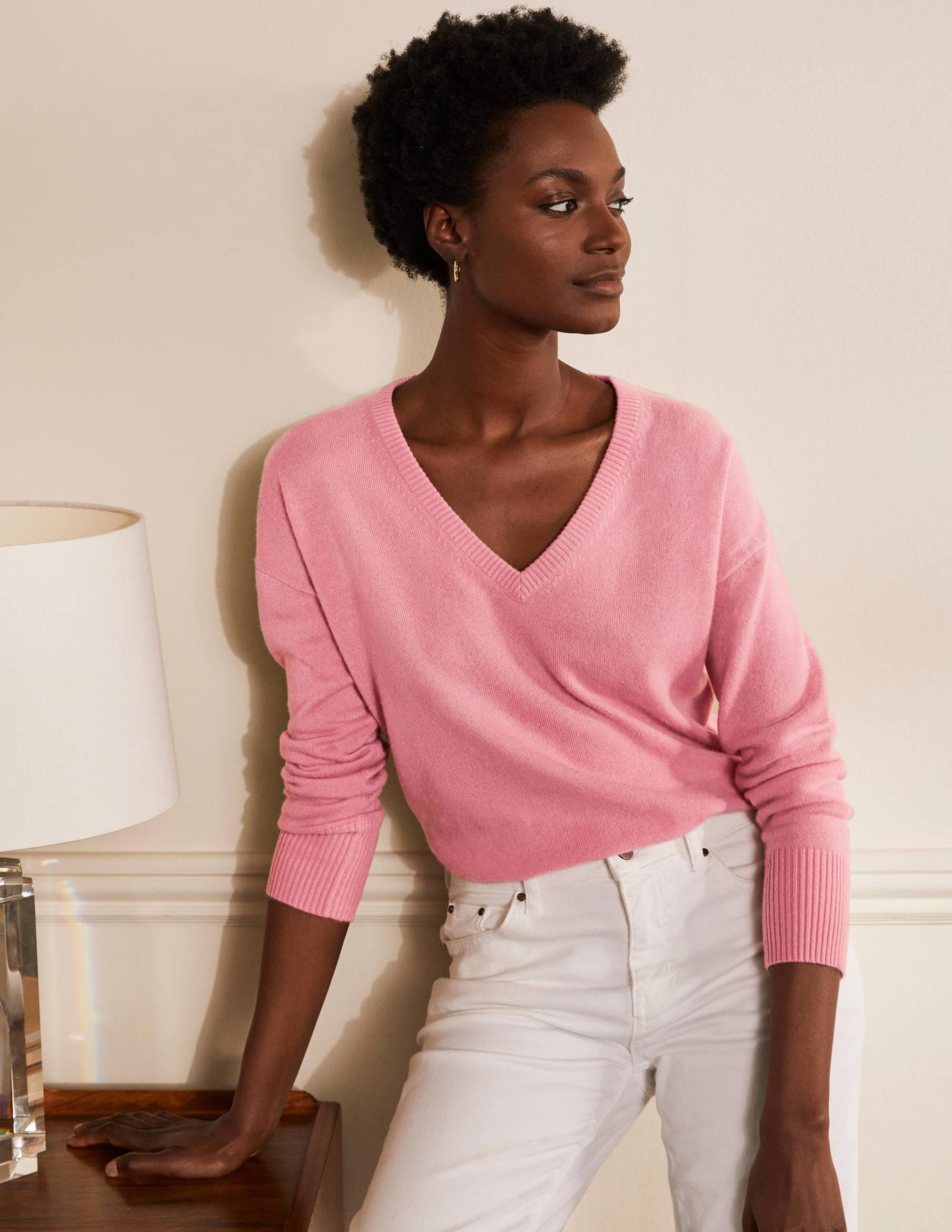 Pull col V décontracté en cachemire SPK Femme Boden, Pink