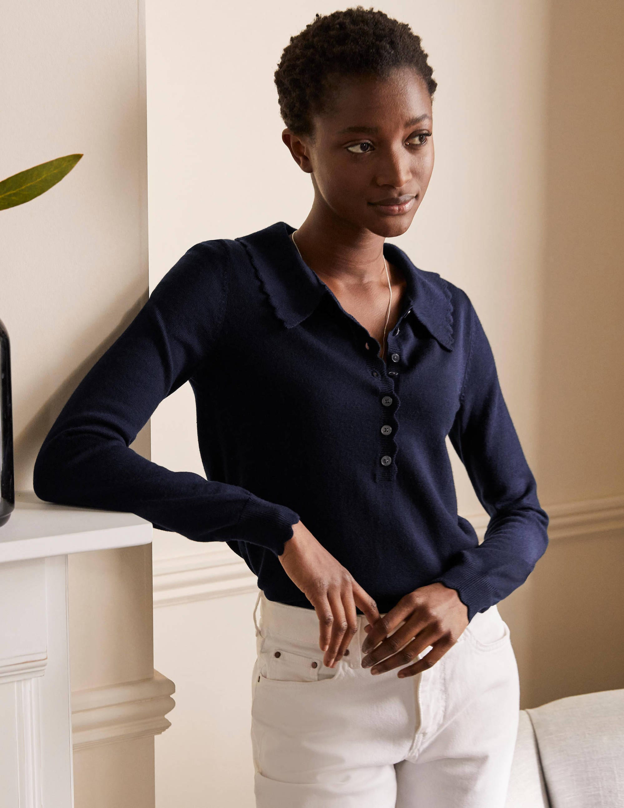 Pull en laine mérinos à col festonné NAV Femme Boden, Navy