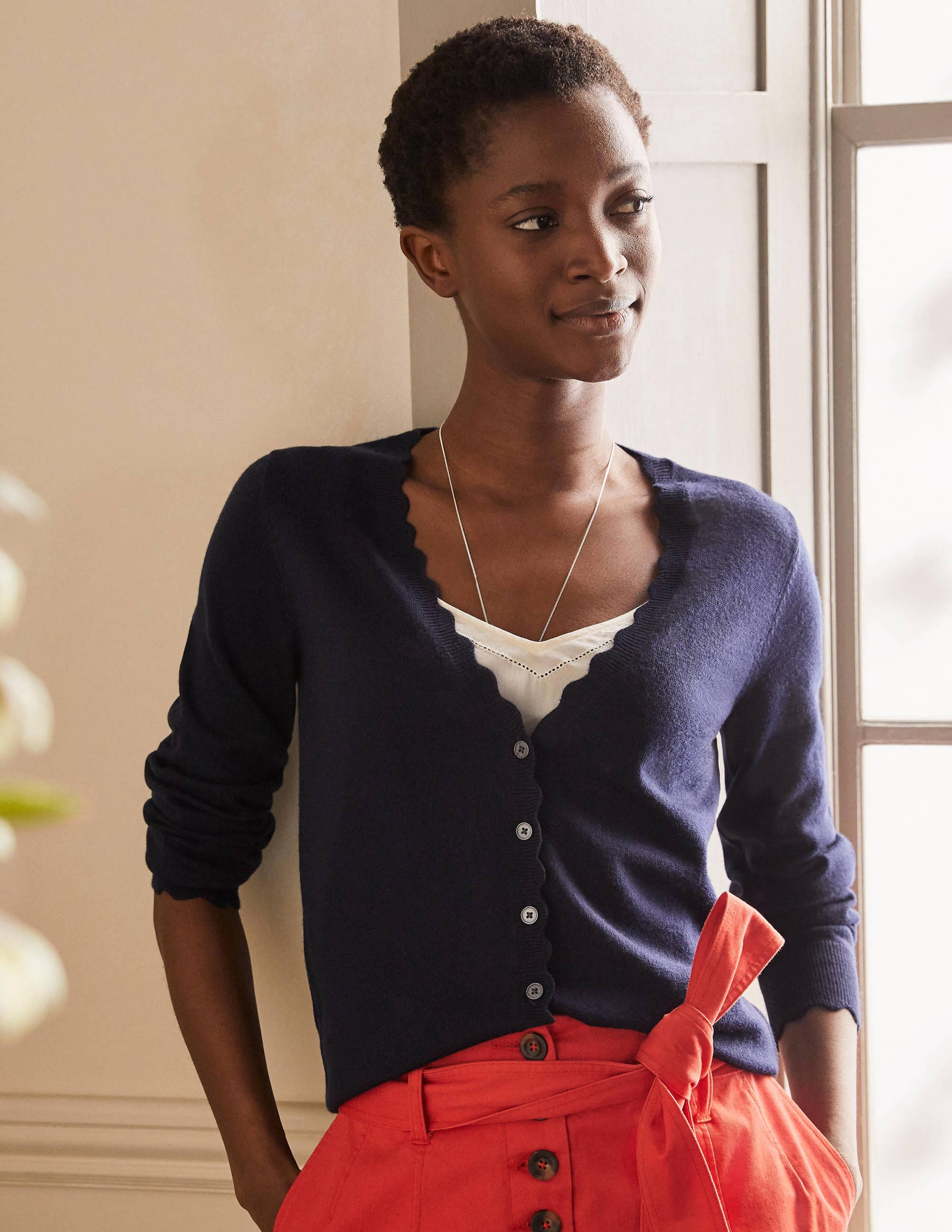 Cardigan festonné en laine mérinos NAV Femme Boden, Navy