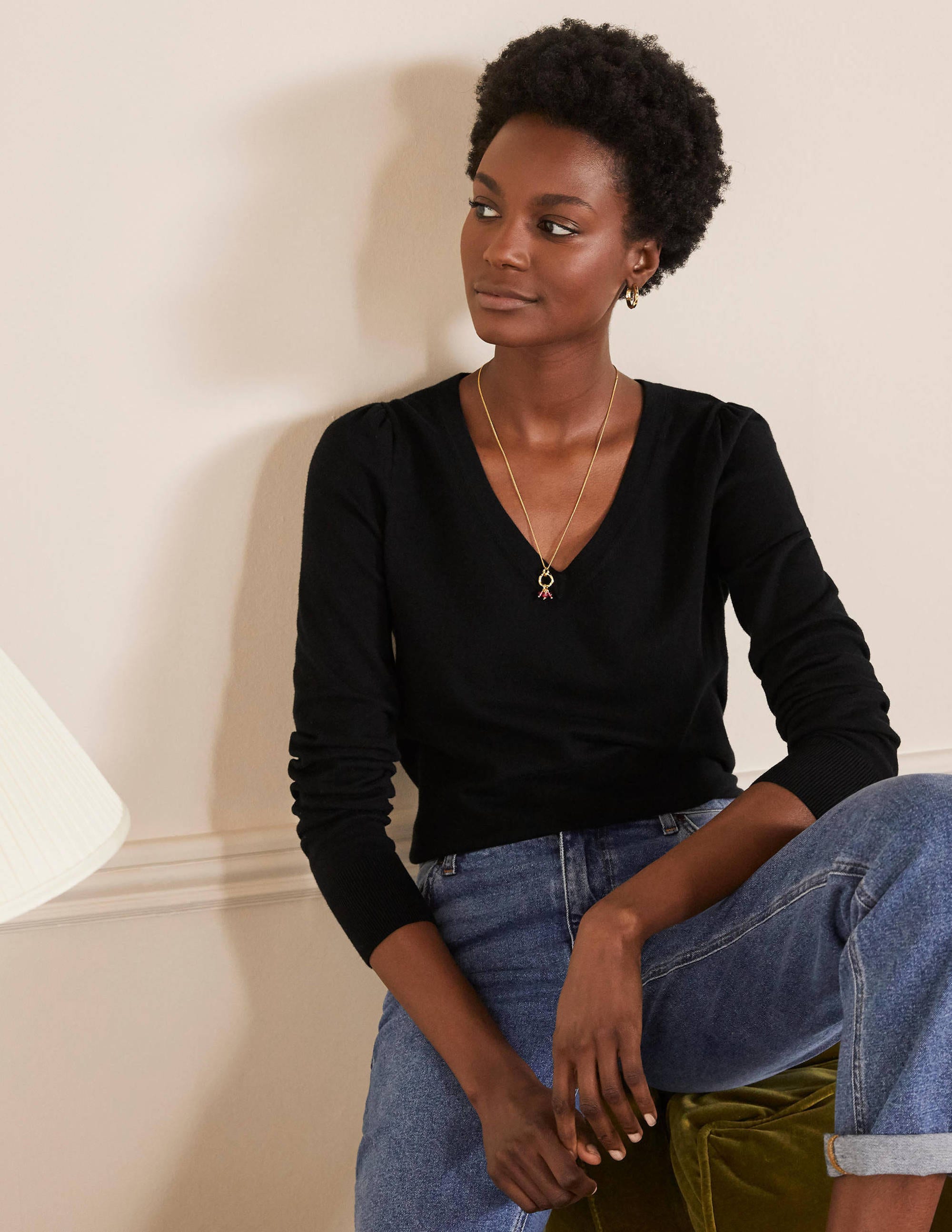 Pull col V en coton BLK Femme Boden, Black