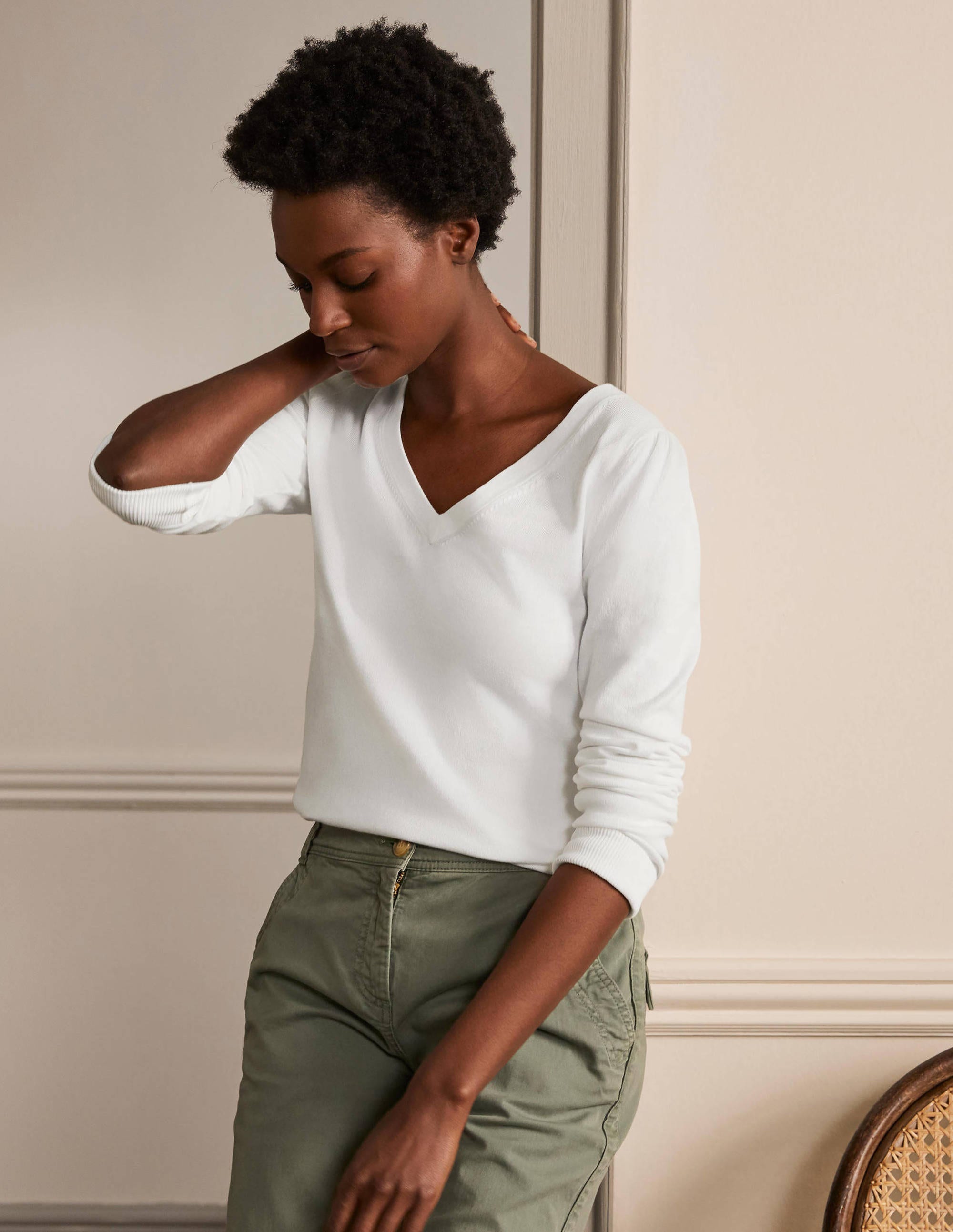 Pull col V en coton IVO Femme Boden, Ivory
