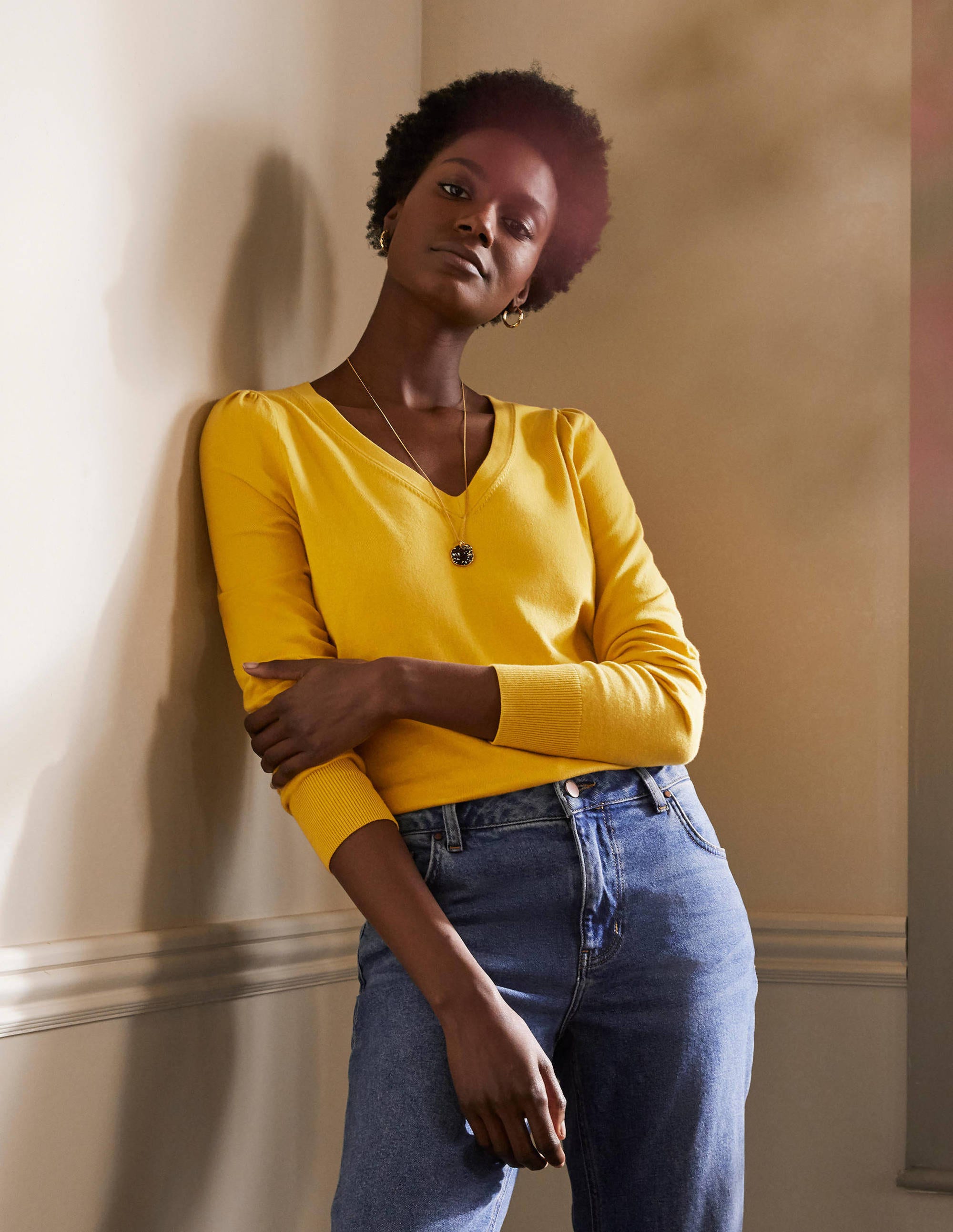 Pull col V en coton YEL Femme Boden, Yellow