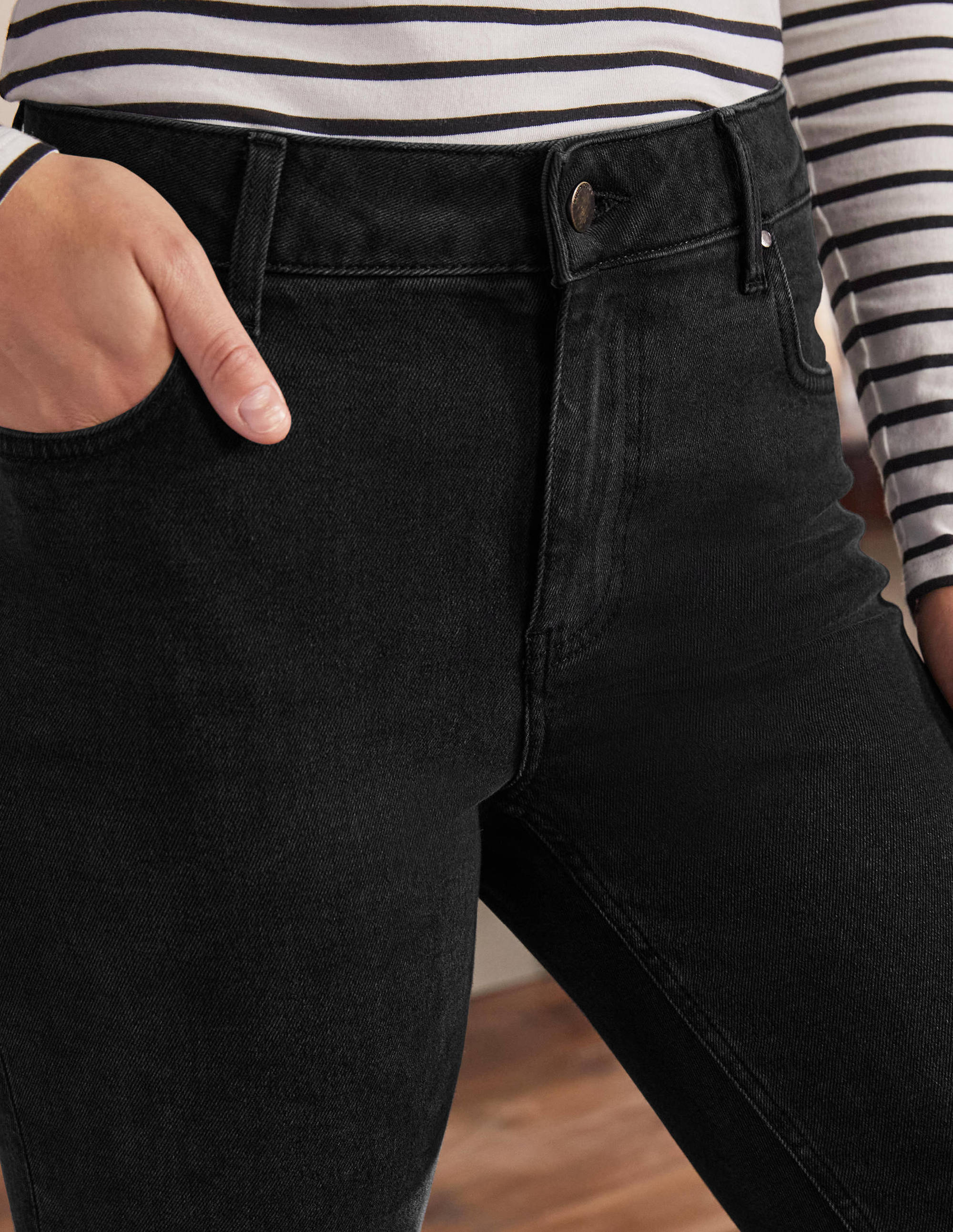 black girlfriend jeans