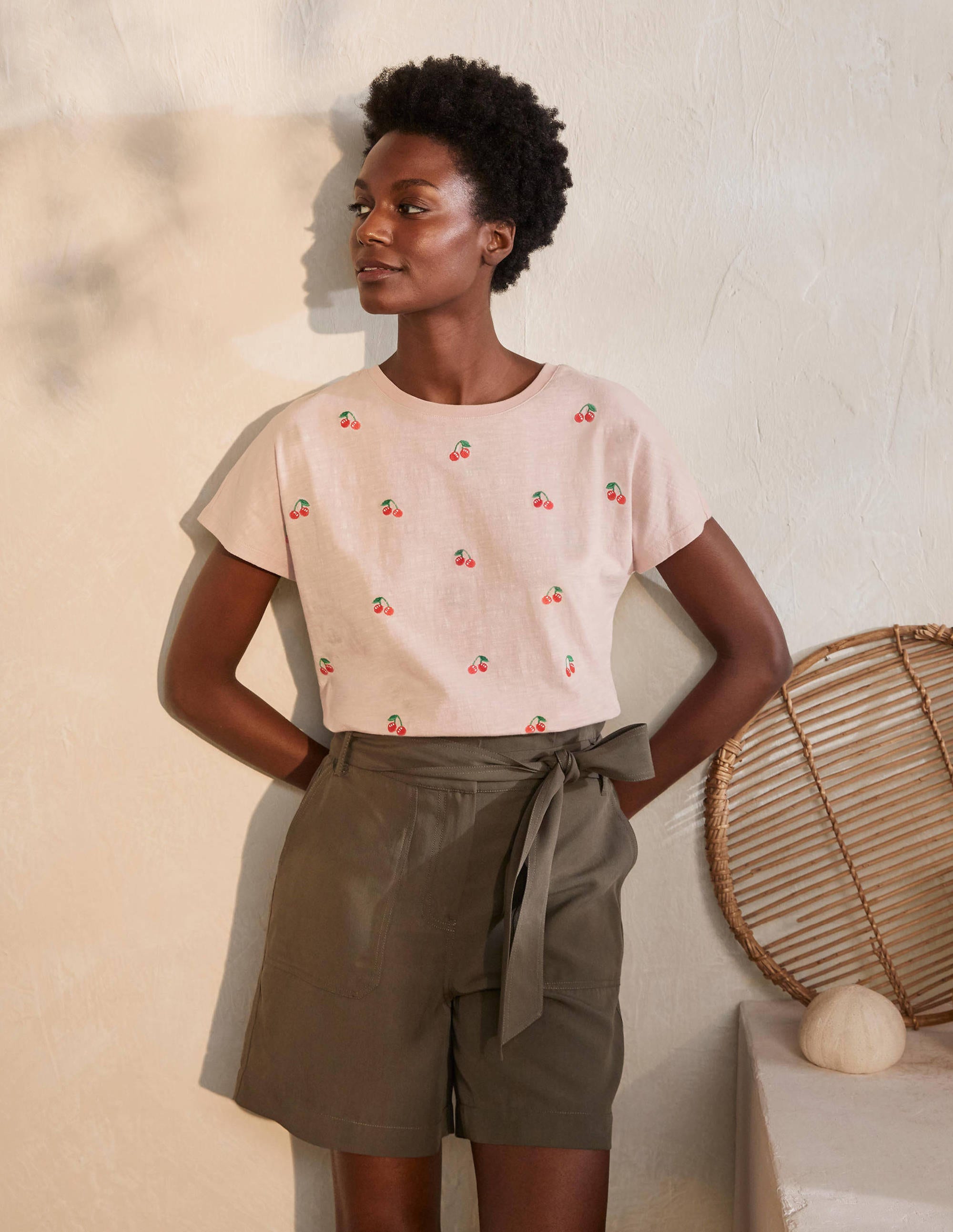 T-shirt Lena brodé en jersey PNK Femme Boden, Milkshake