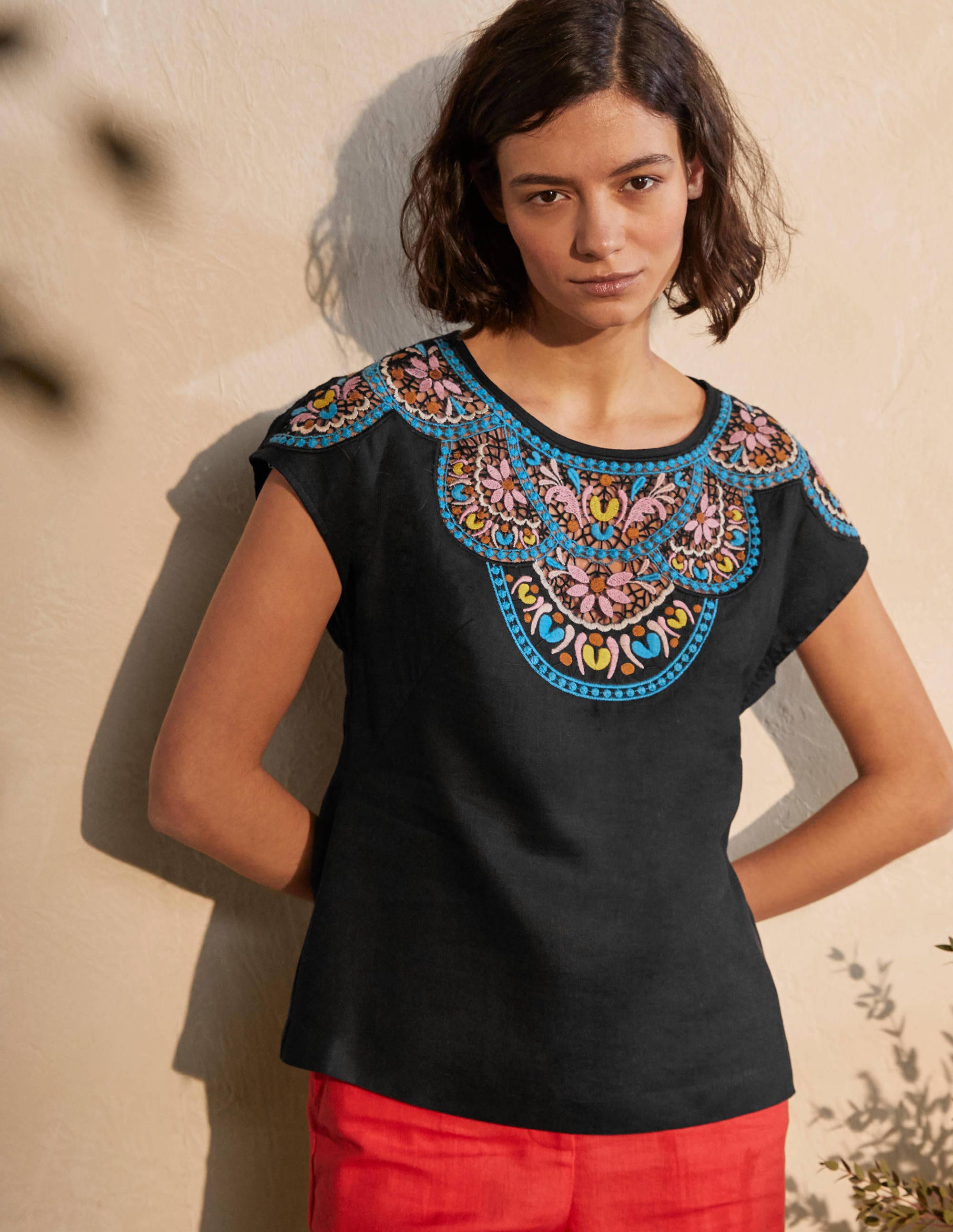 Top Fleur brodé en lin BLK Femme Boden, Multi