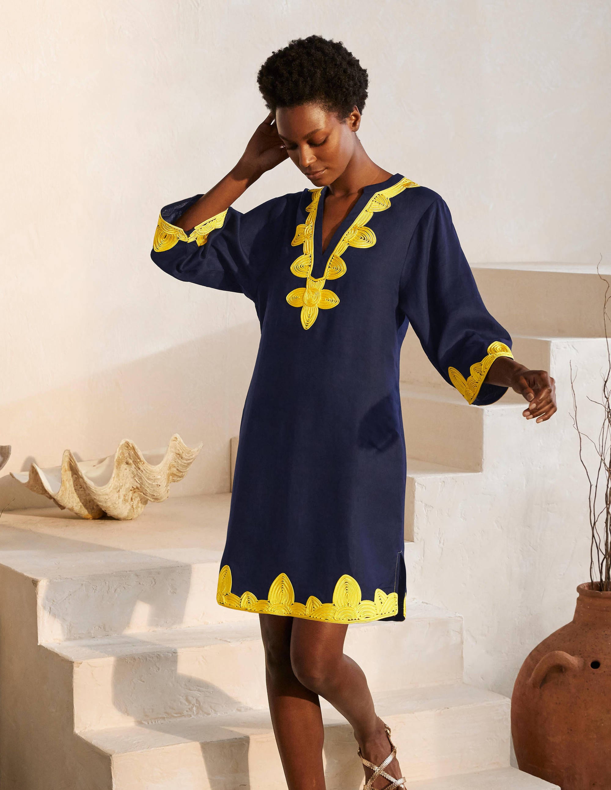 Robe Bella brodée en lin NAV Femme Boden, Navy