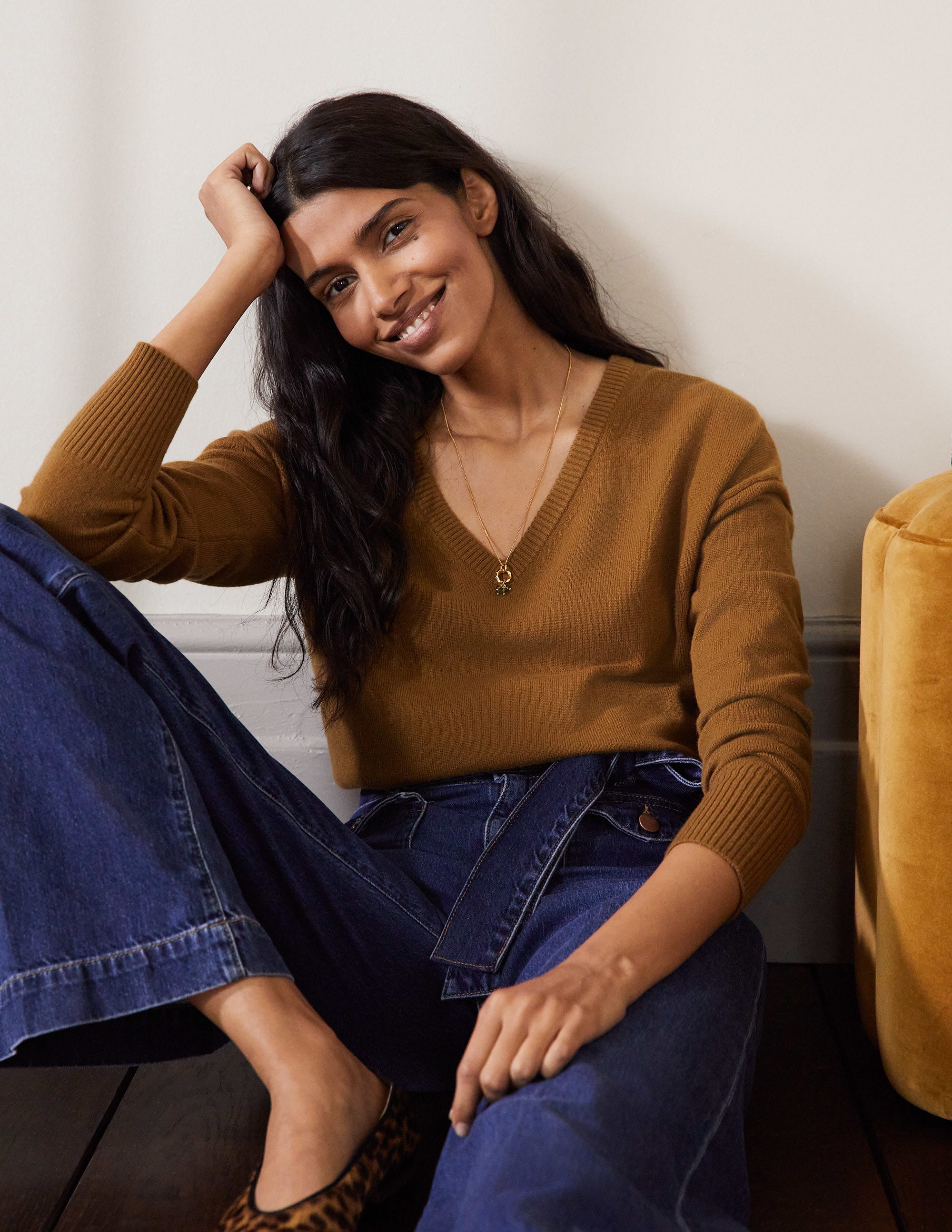 Pull col V décontracté en cachemire BRN Femme Boden, Brown
