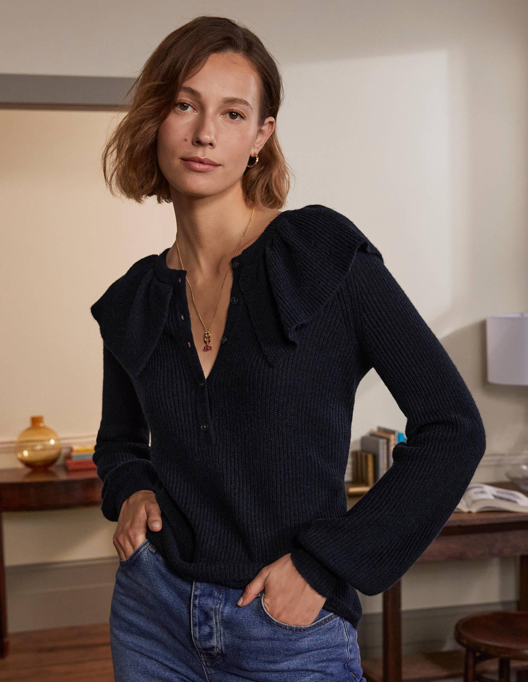 Pull duveteux à col volanté NAV Femme Boden, Navy