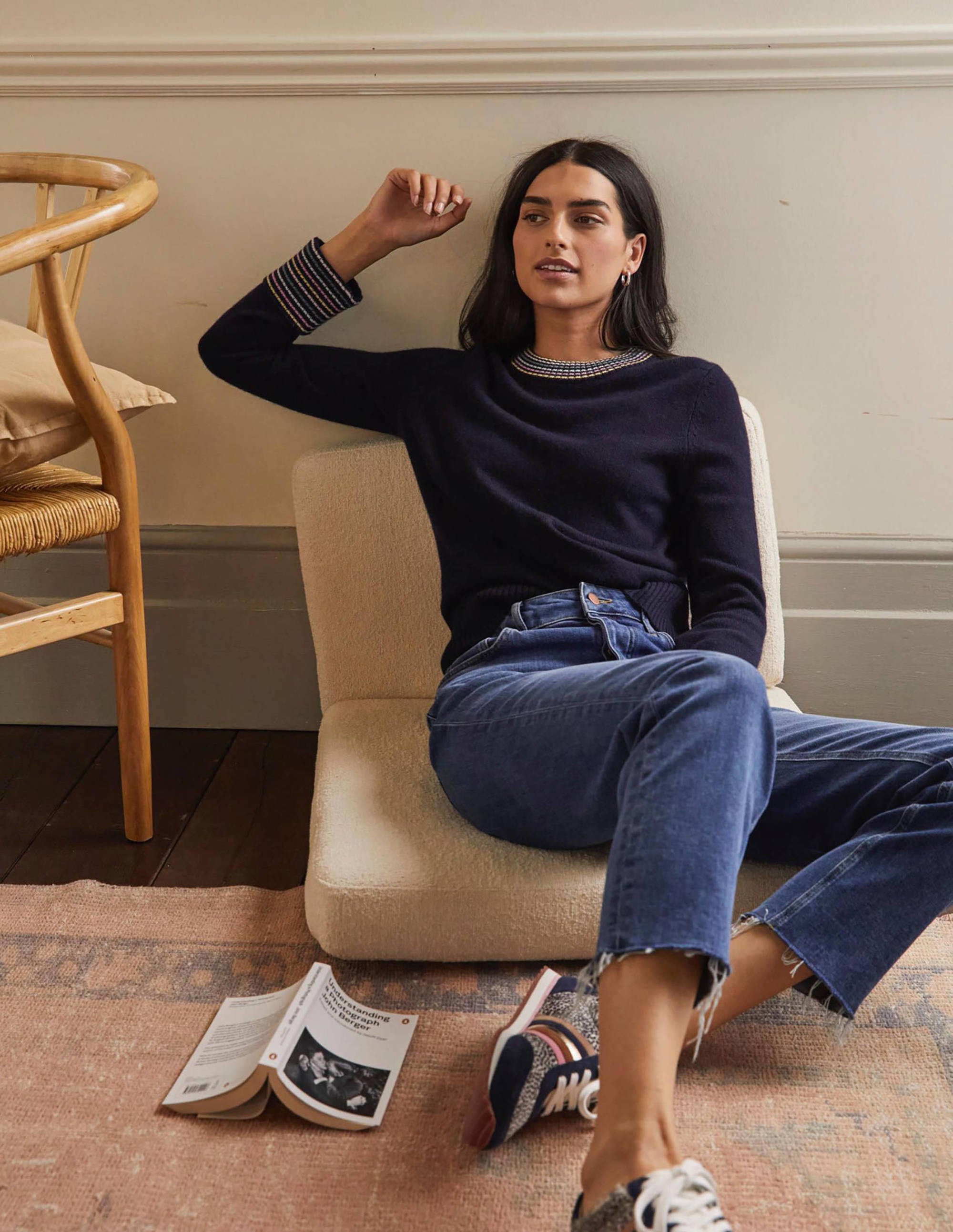 Pull en cachemire avec revers aux poignets NAV Femme Boden, Navy