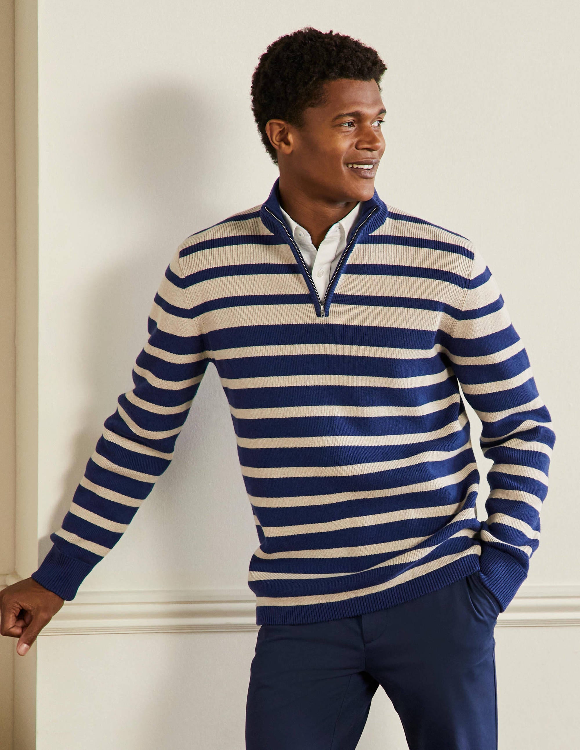 Pull rayé partiellement zippé MBL Homme Boden, Lapis / Oatmeal stripe
