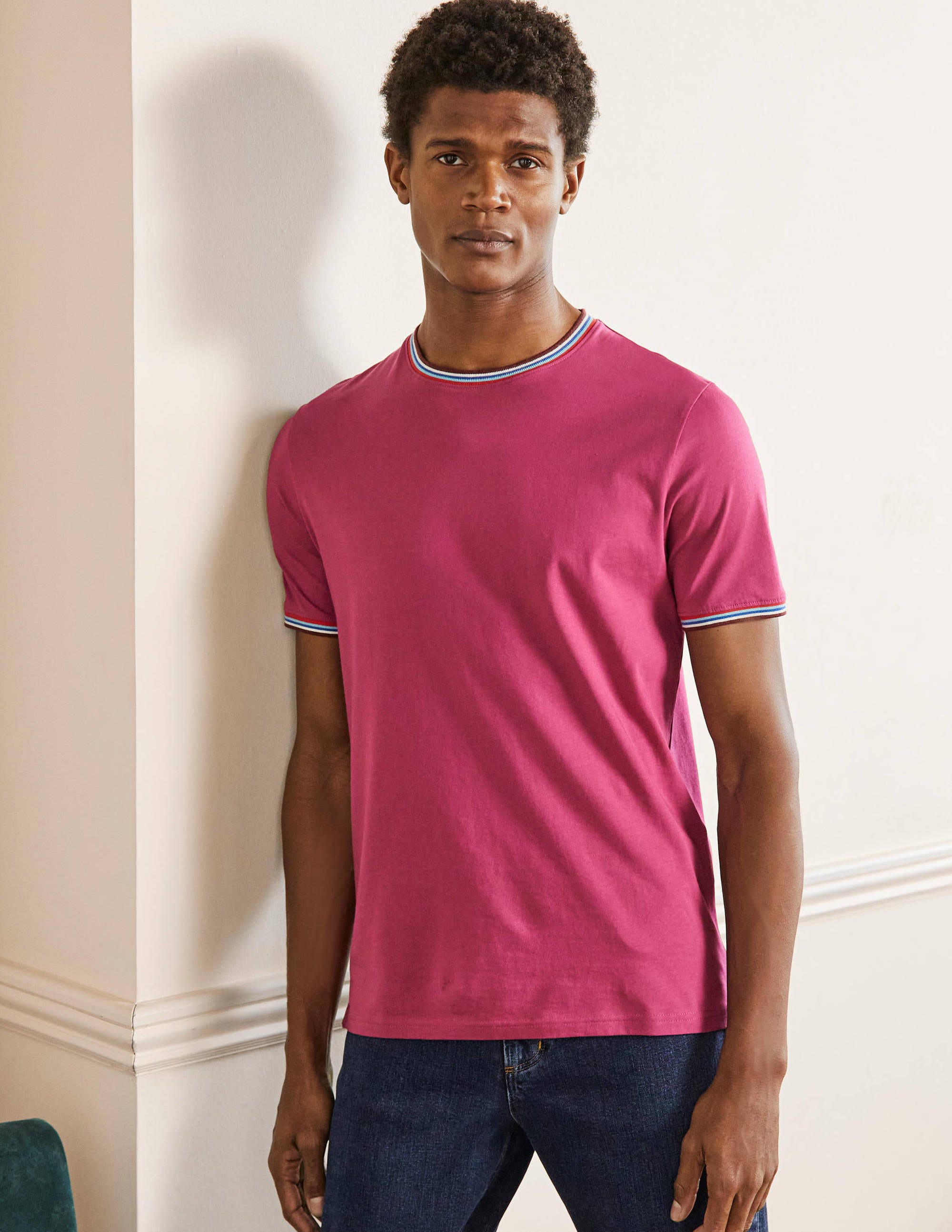 T-shirt à détail rayé DPK Homme Boden, Berry Mauve