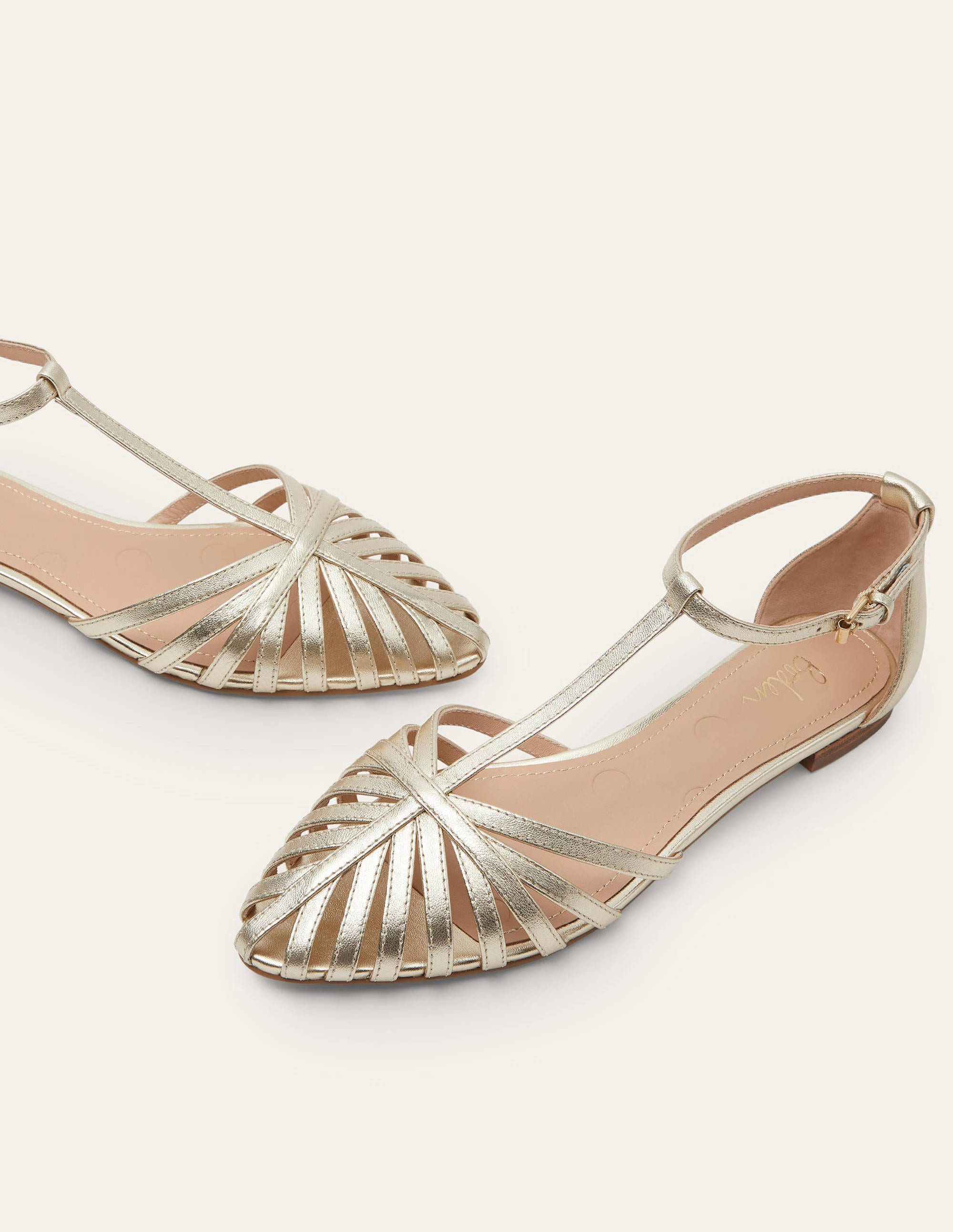 Sandales plates Tess façon cage GLD Femme Boden, Gold