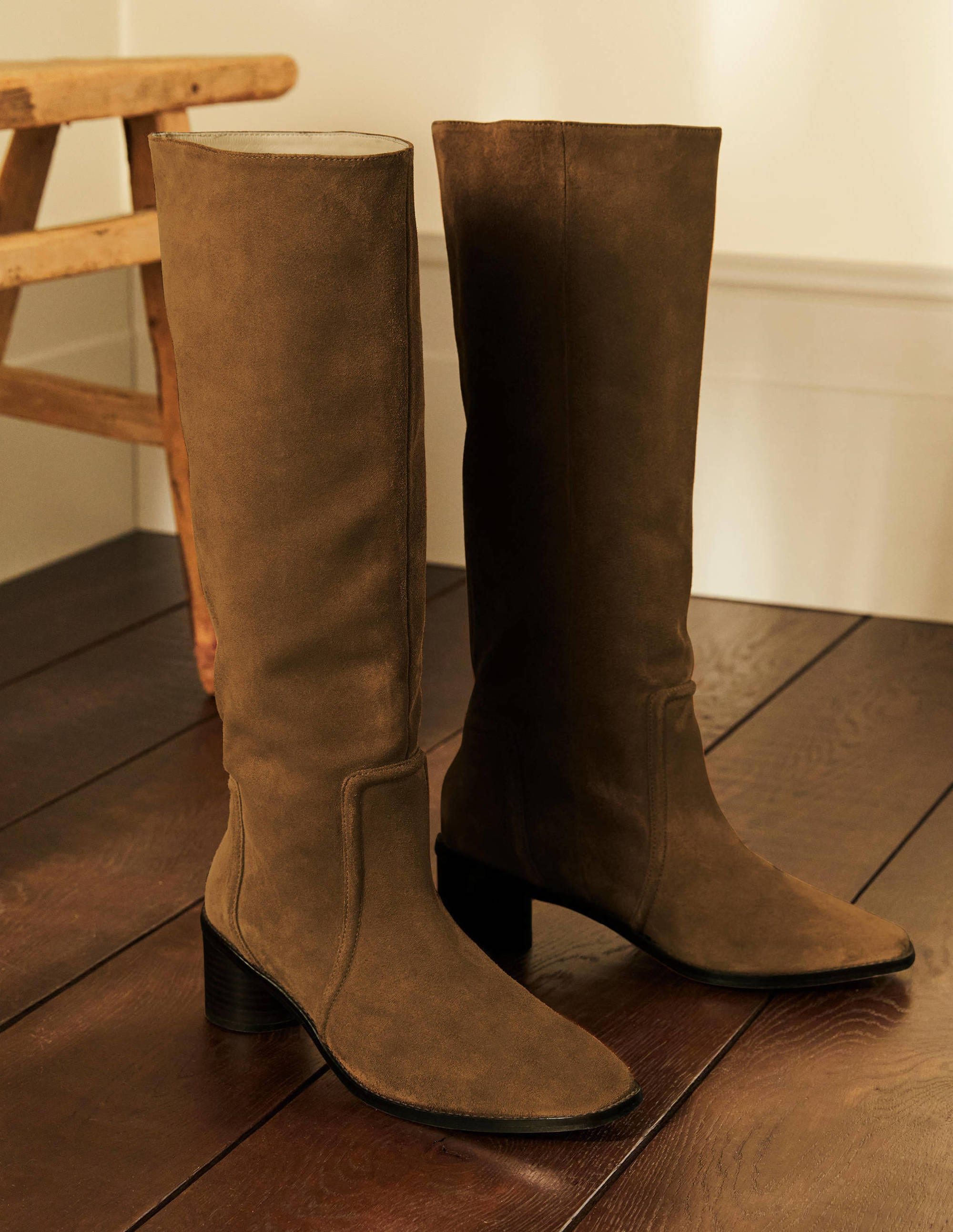 Bottes hauteur genou en daim TAN Femme Boden, Brown