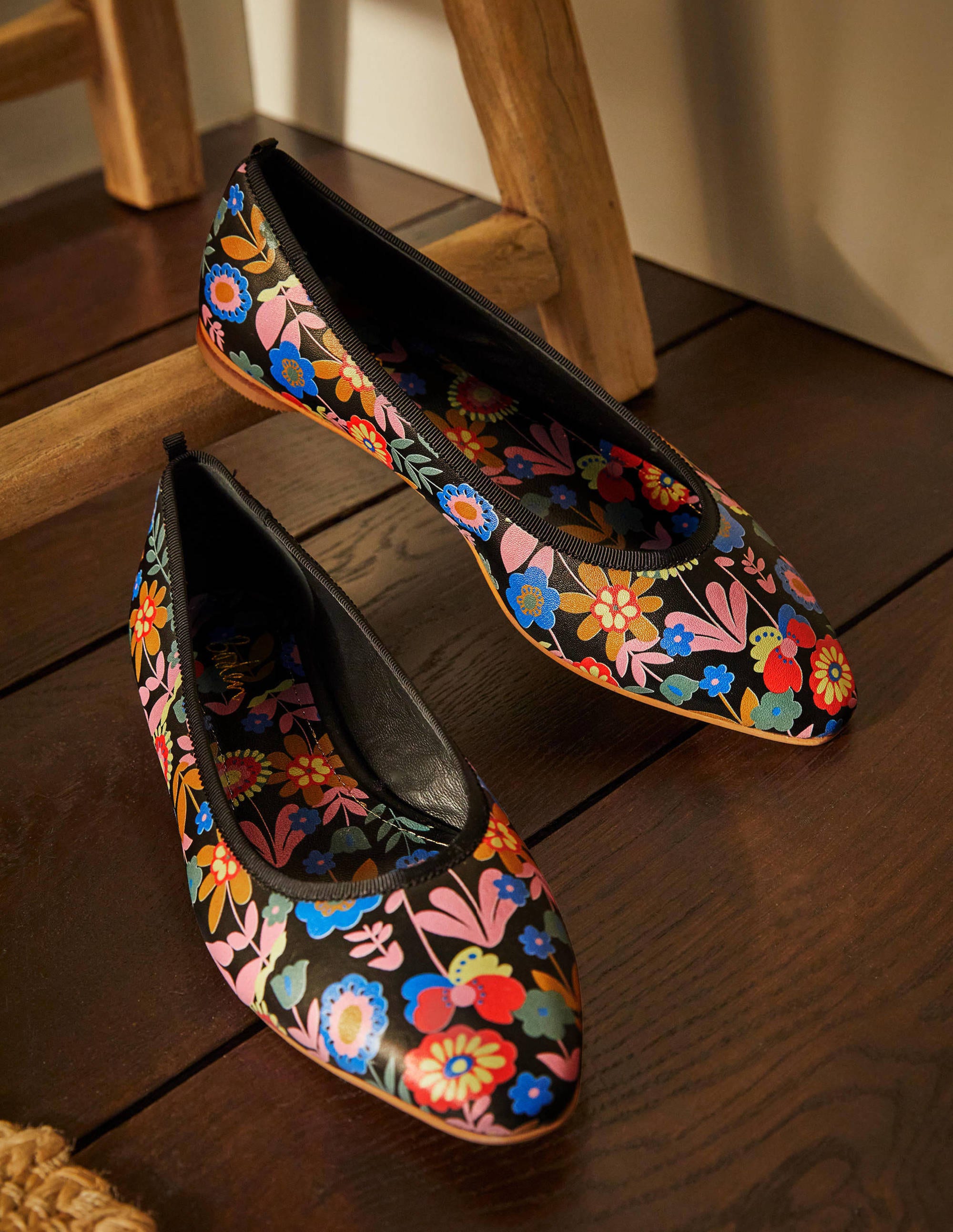 Ballerines à bout en amande BLA Femme Boden, Black