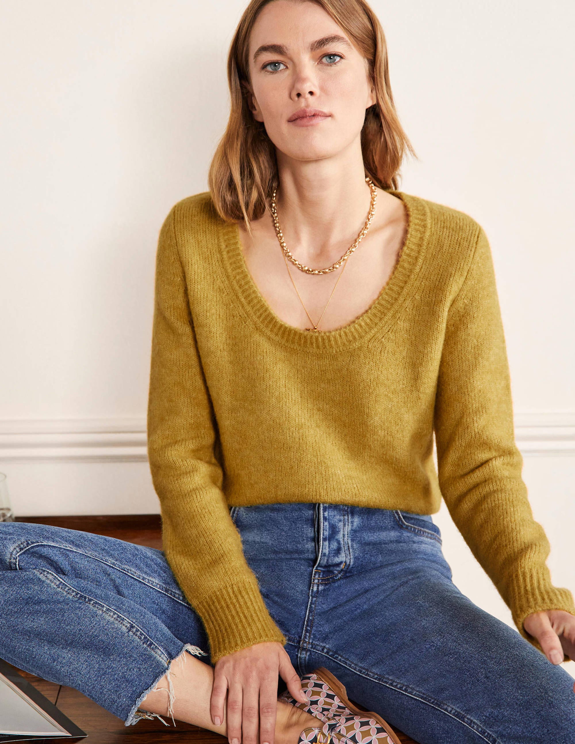 Pull duveteux à col en U MUS Femme Boden, Yellow