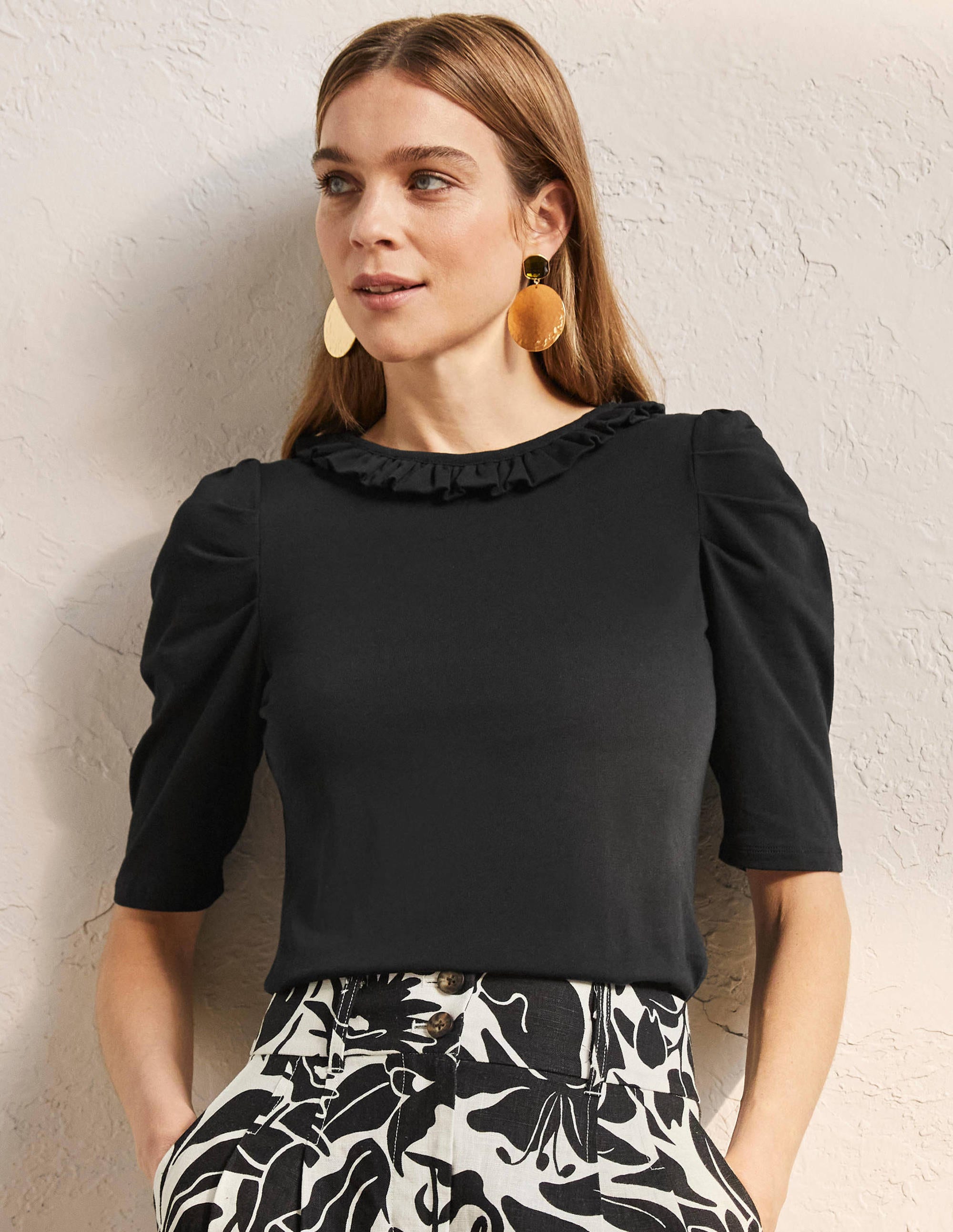 T-shirt à manches bouffantes et col volanté BLK Femme Boden, Black
