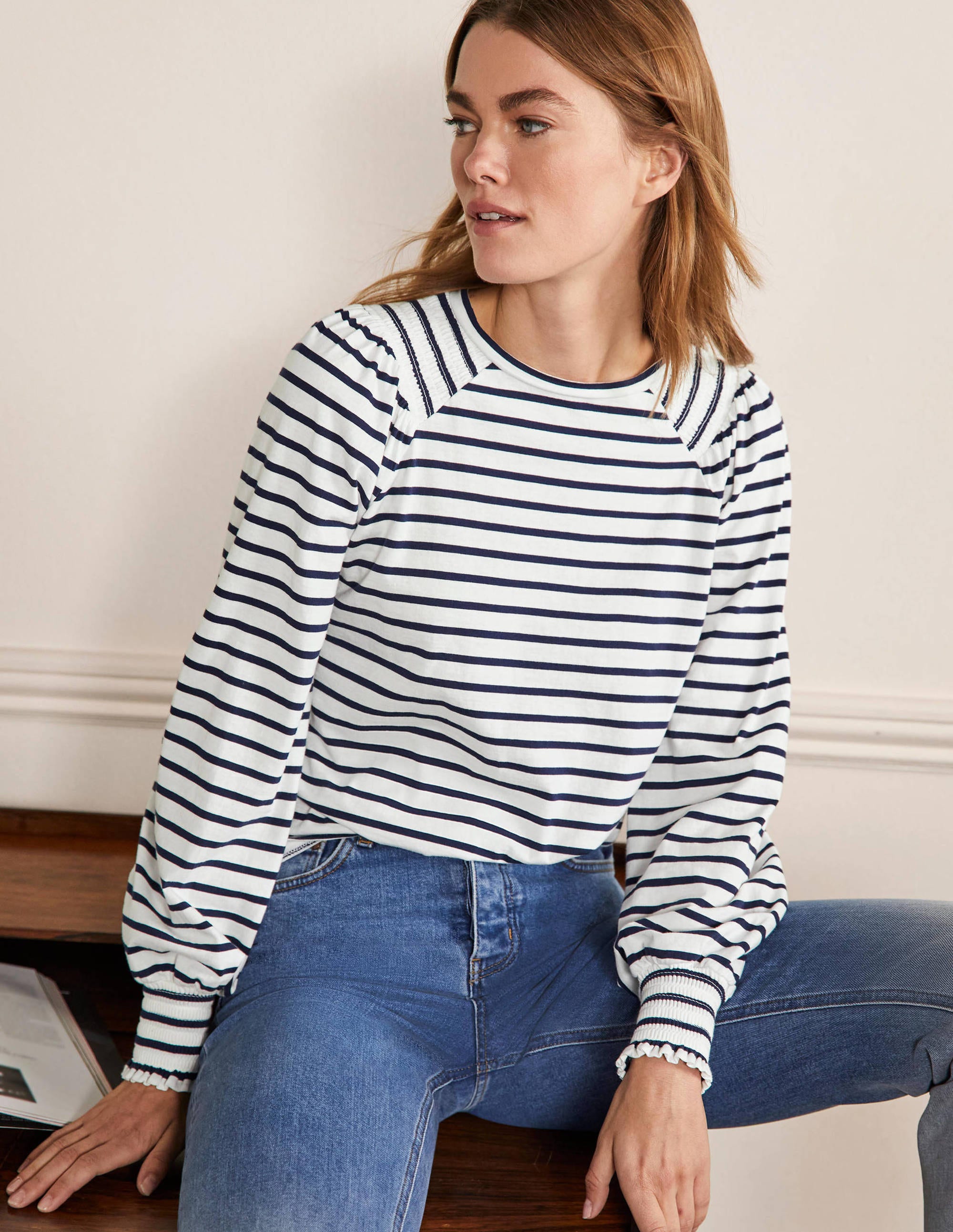 Top en jersey à manches blousantes et smocks IVO Femme Boden, Ivory