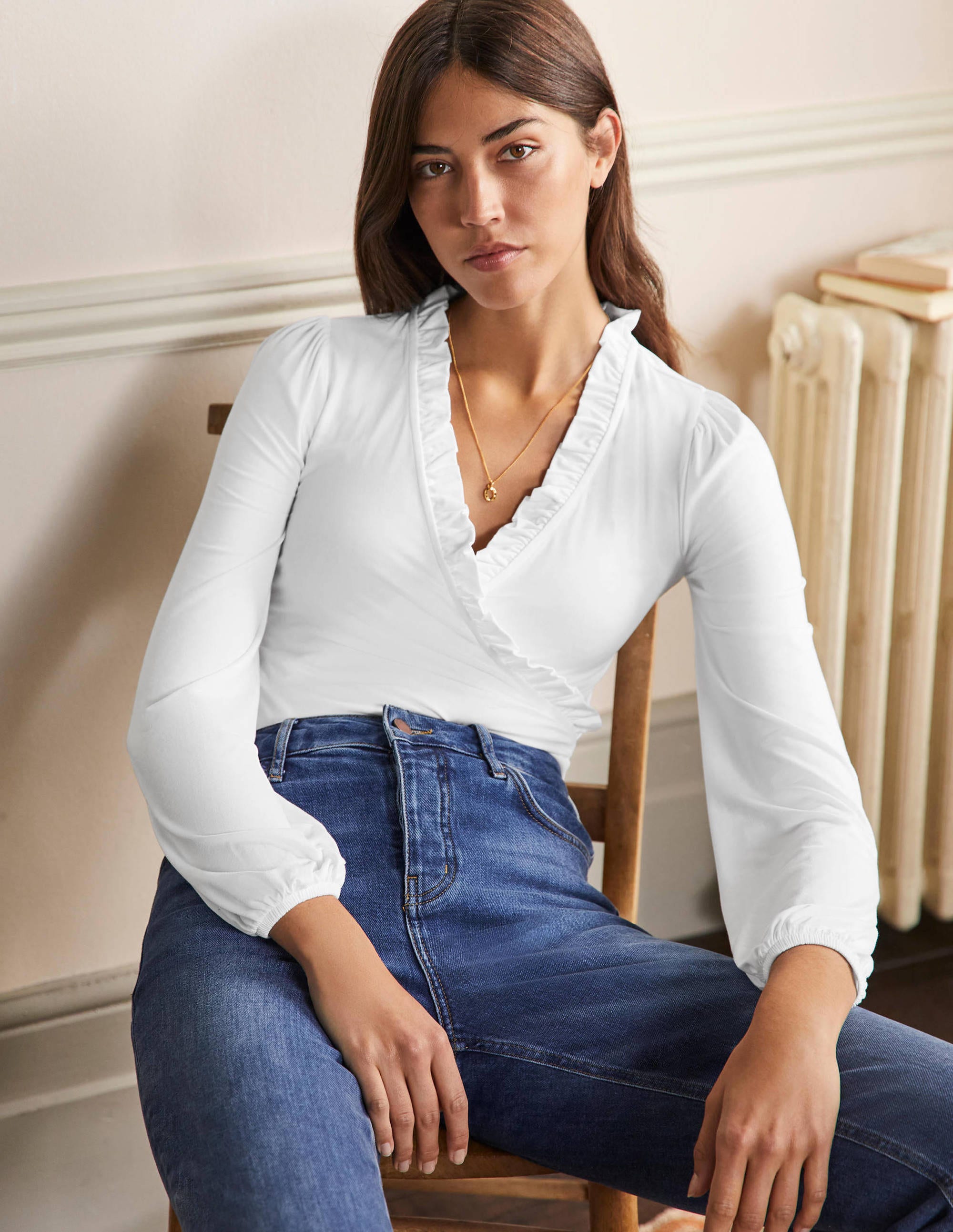 Top cache-cœur blousant à col volanté WHT Femme Boden, White